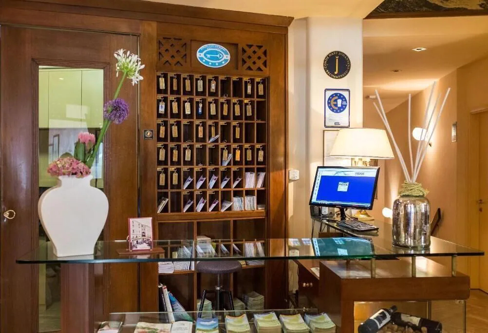 Titano Suites Hotel