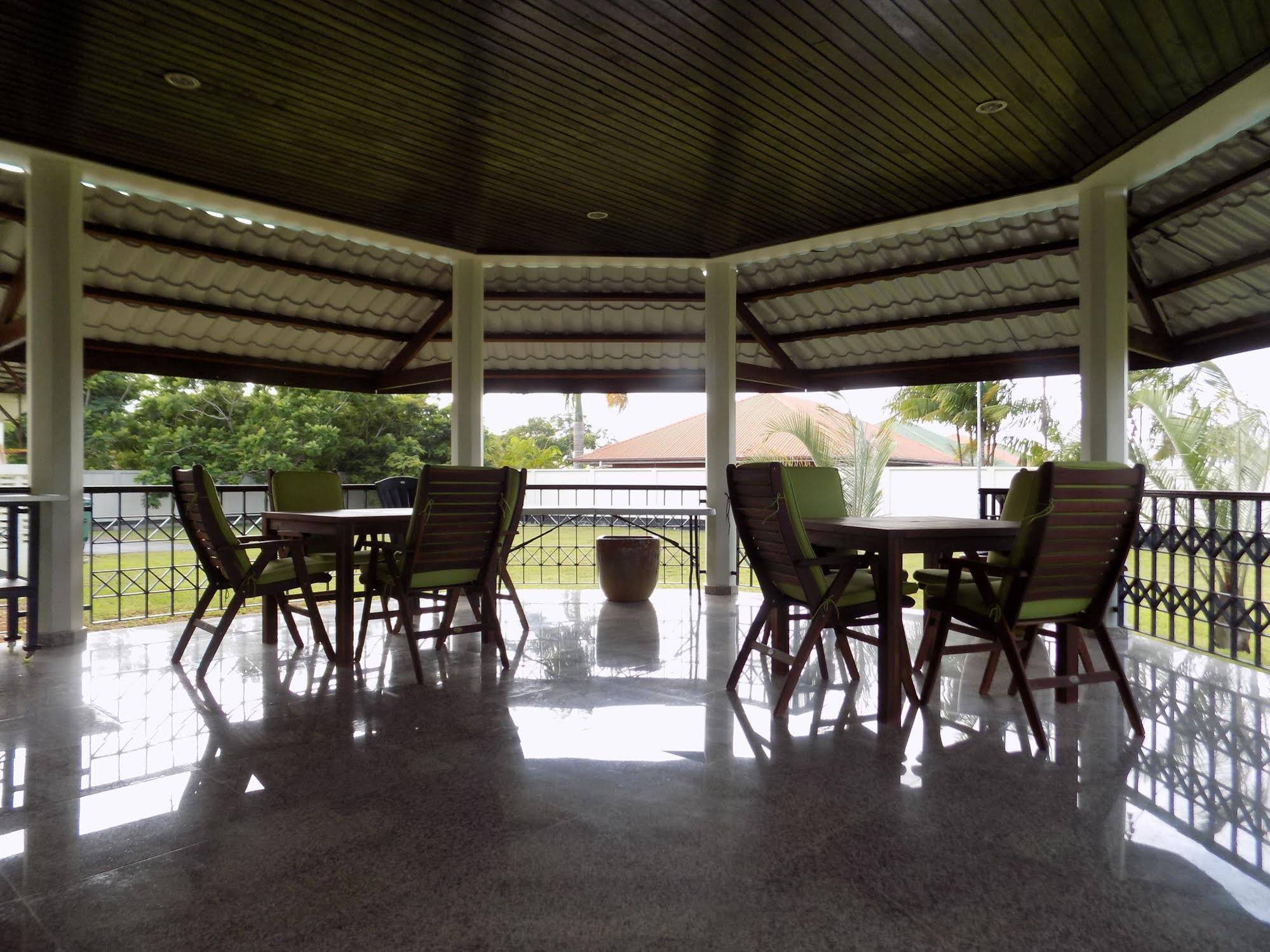 The Mansion Suites
