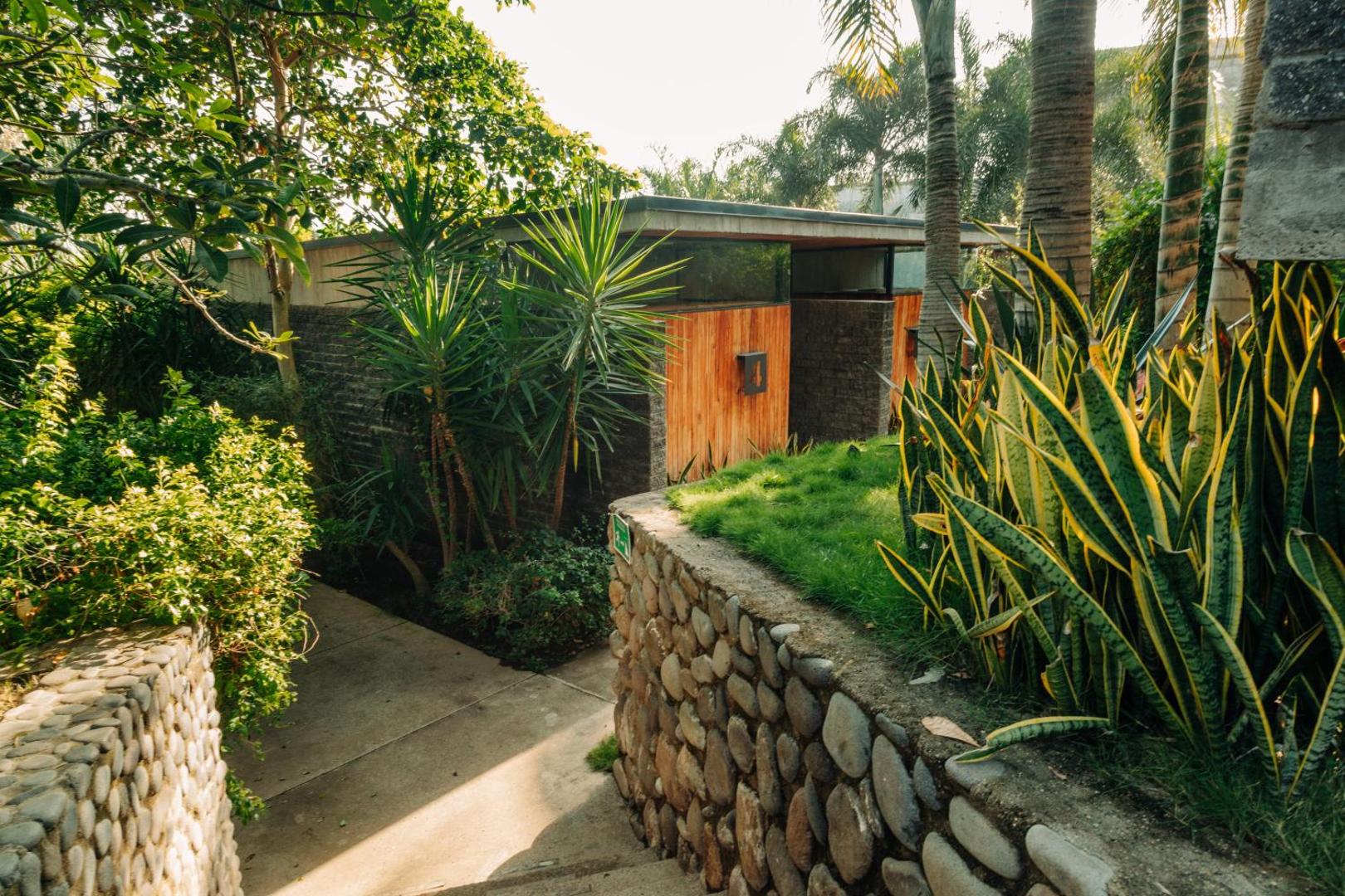 Puro Surf Hotel And Academy