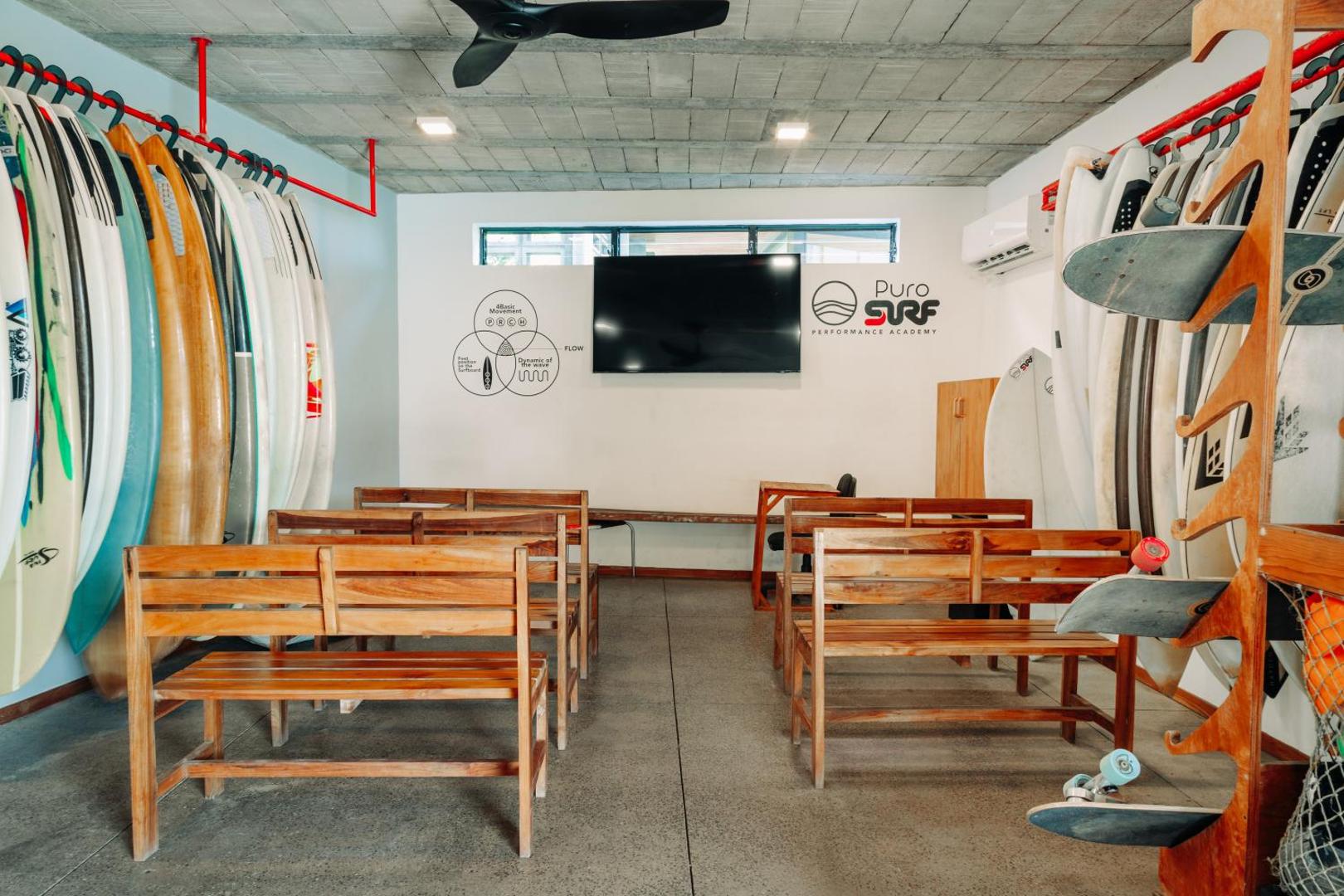 Puro Surf Hotel And Academy