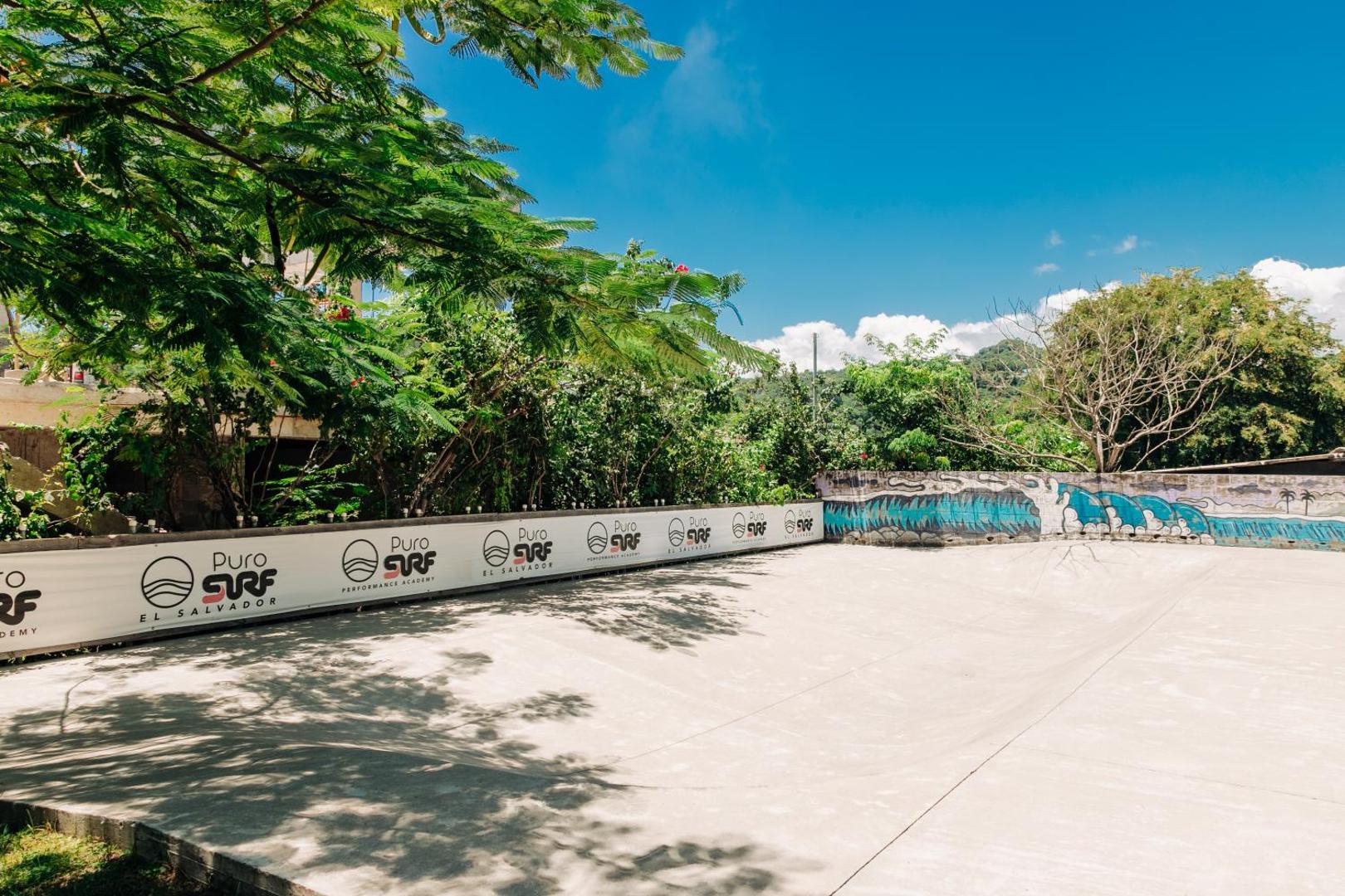 Puro Surf Hotel And Academy