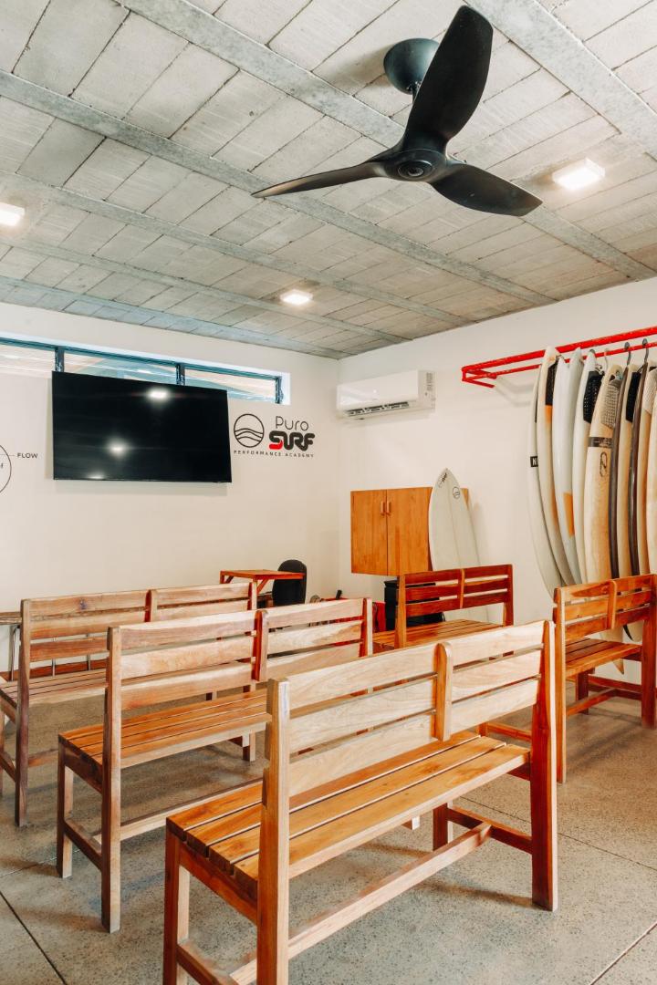 Puro Surf Hotel And Academy