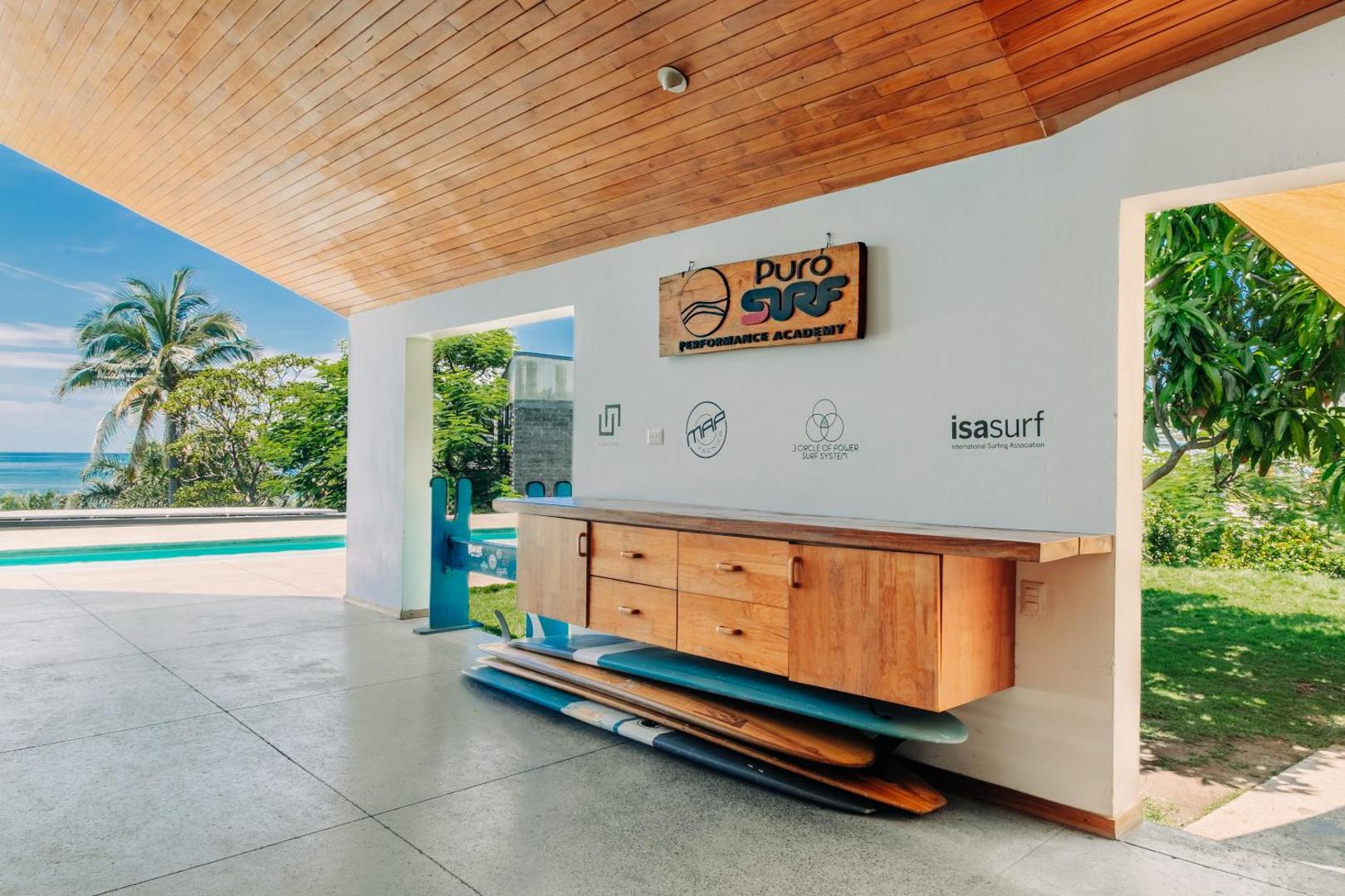 Puro Surf Hotel And Academy