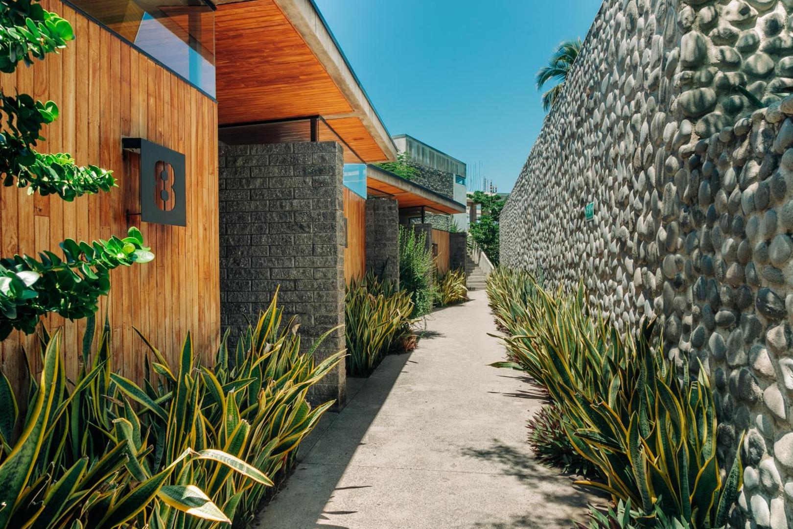 Puro Surf Hotel And Academy