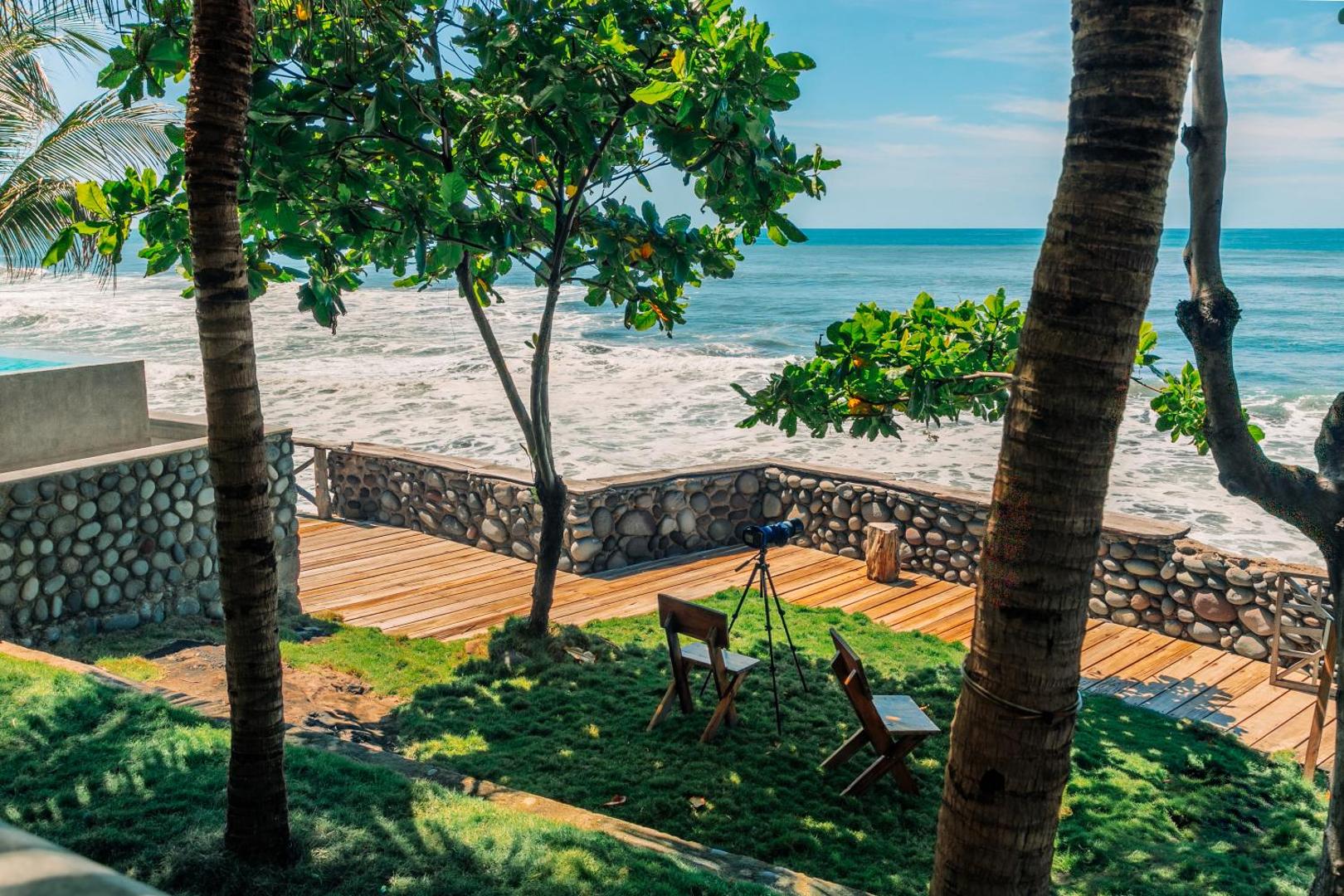 Puro Surf Hotel And Academy