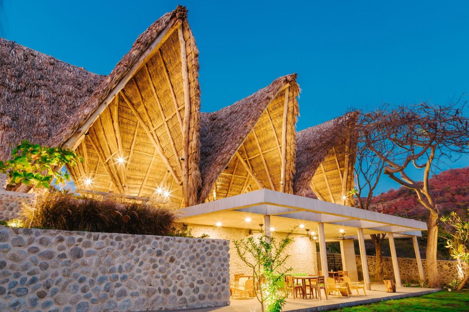 Puro Surf Hotel And Academy