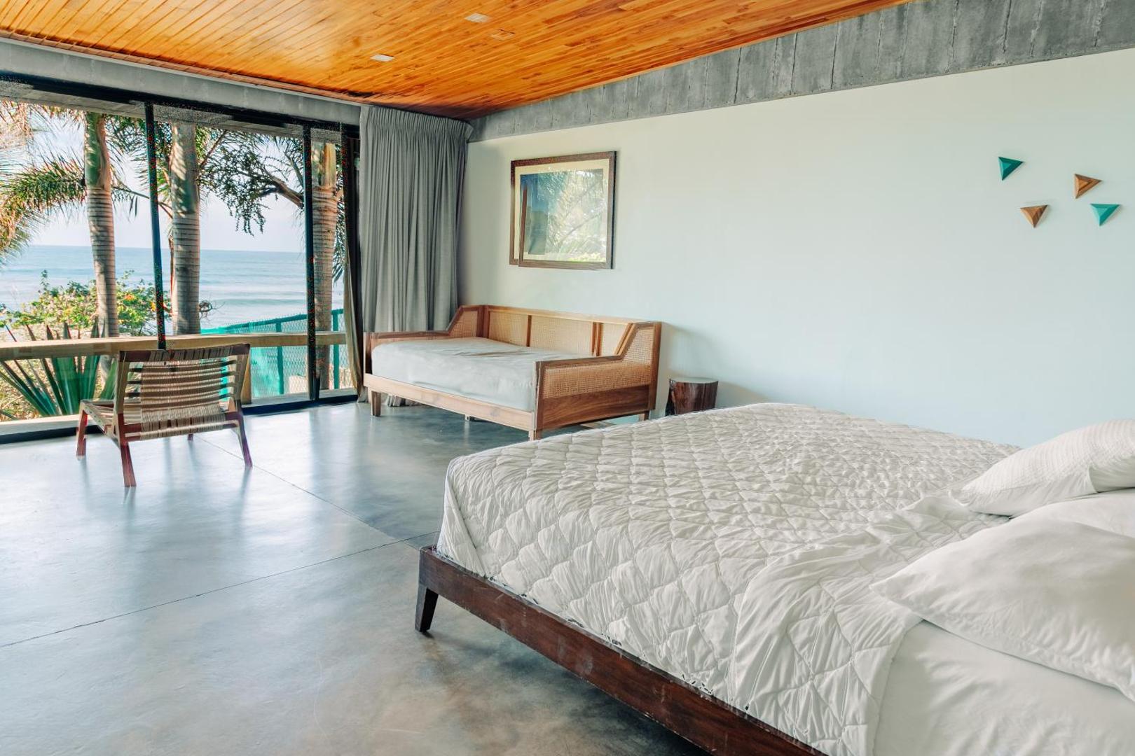 Puro Surf Hotel And Academy