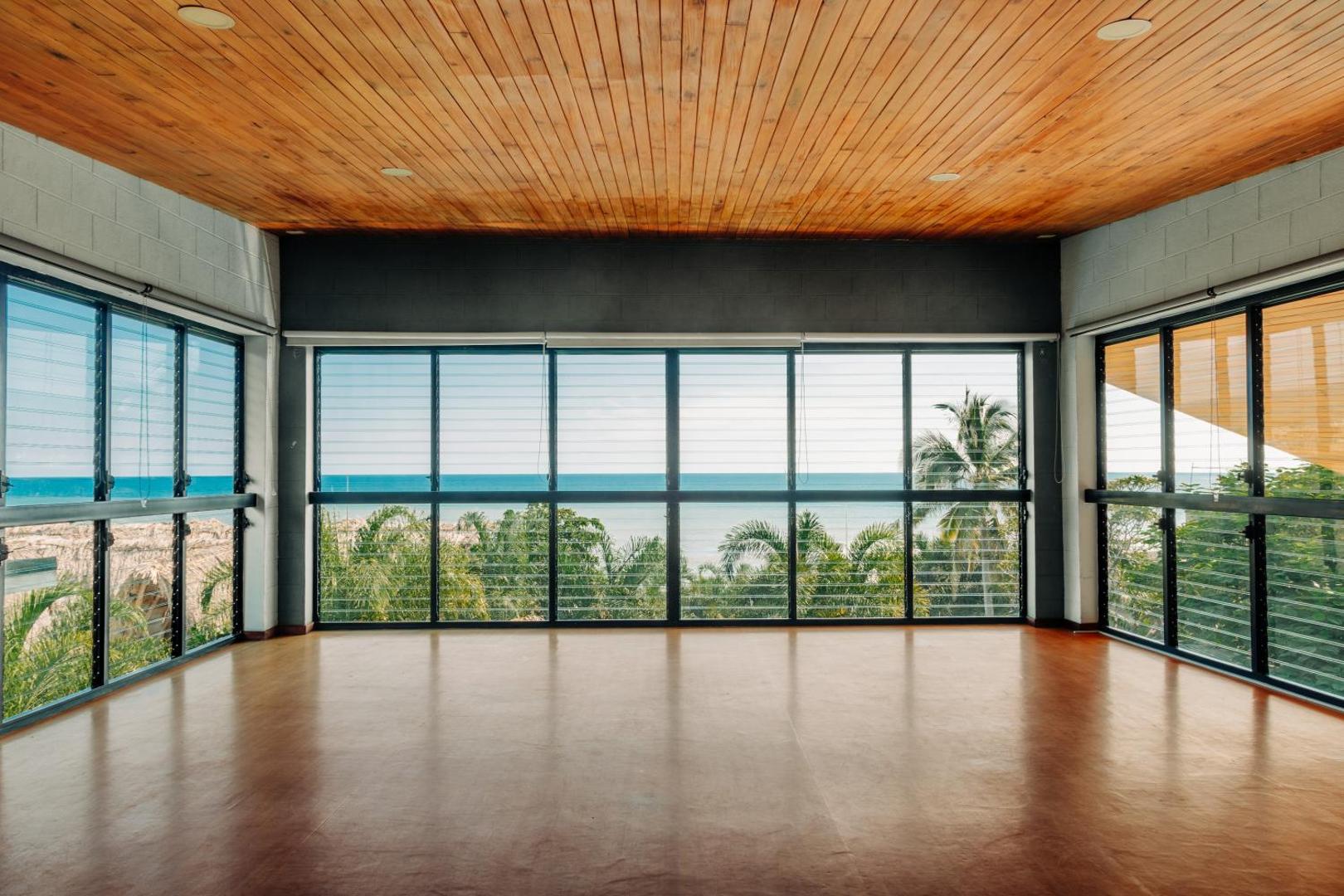 Puro Surf Hotel And Academy