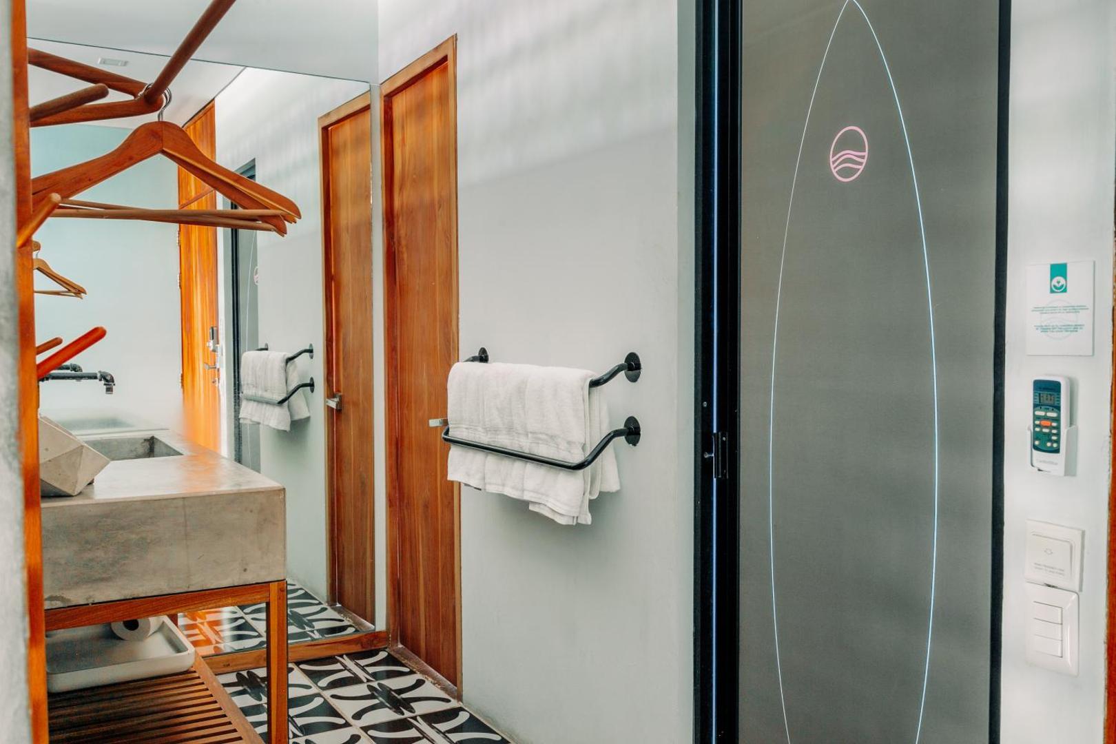 Puro Surf Hotel And Academy