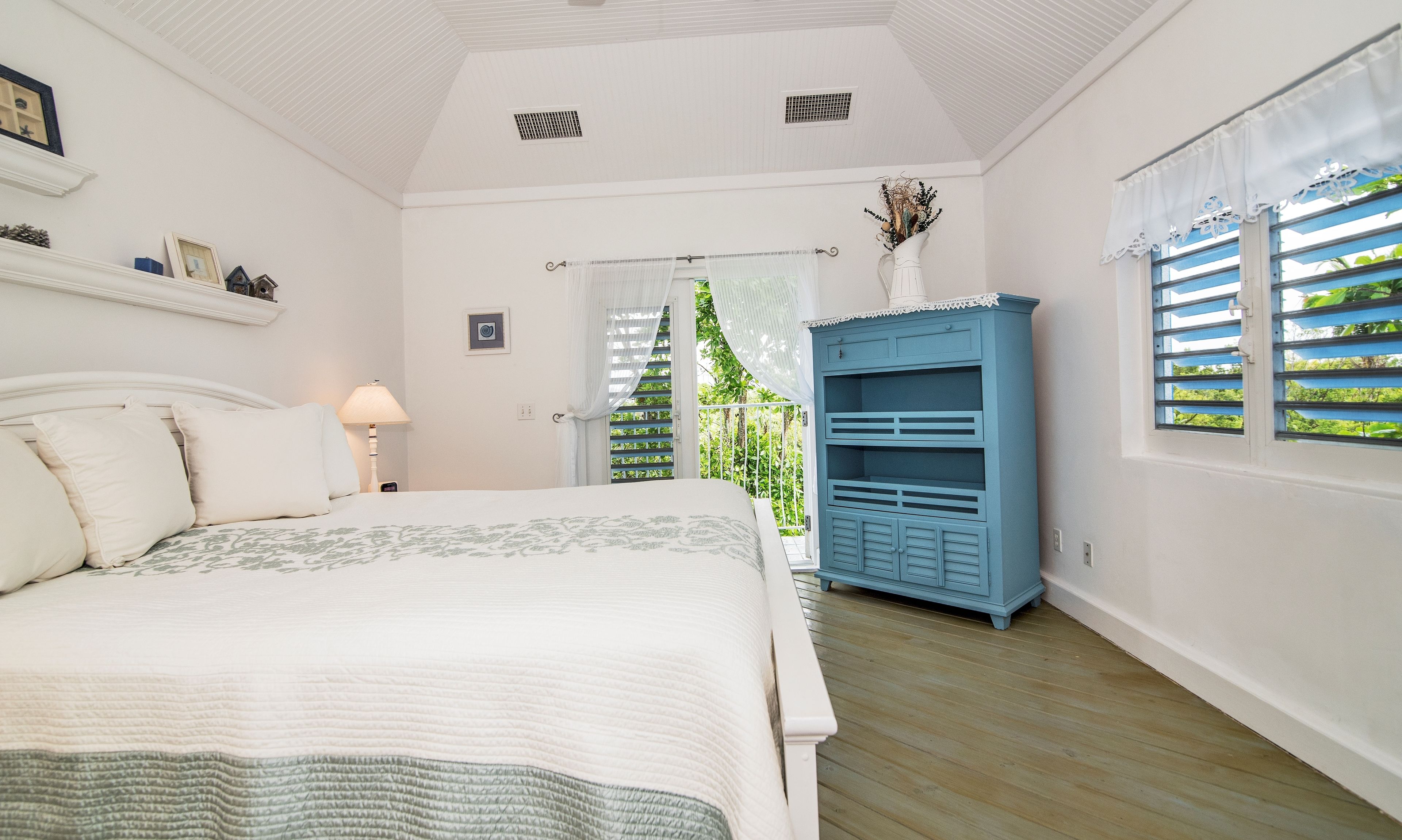 Grace Bay Beach Ocean Villas