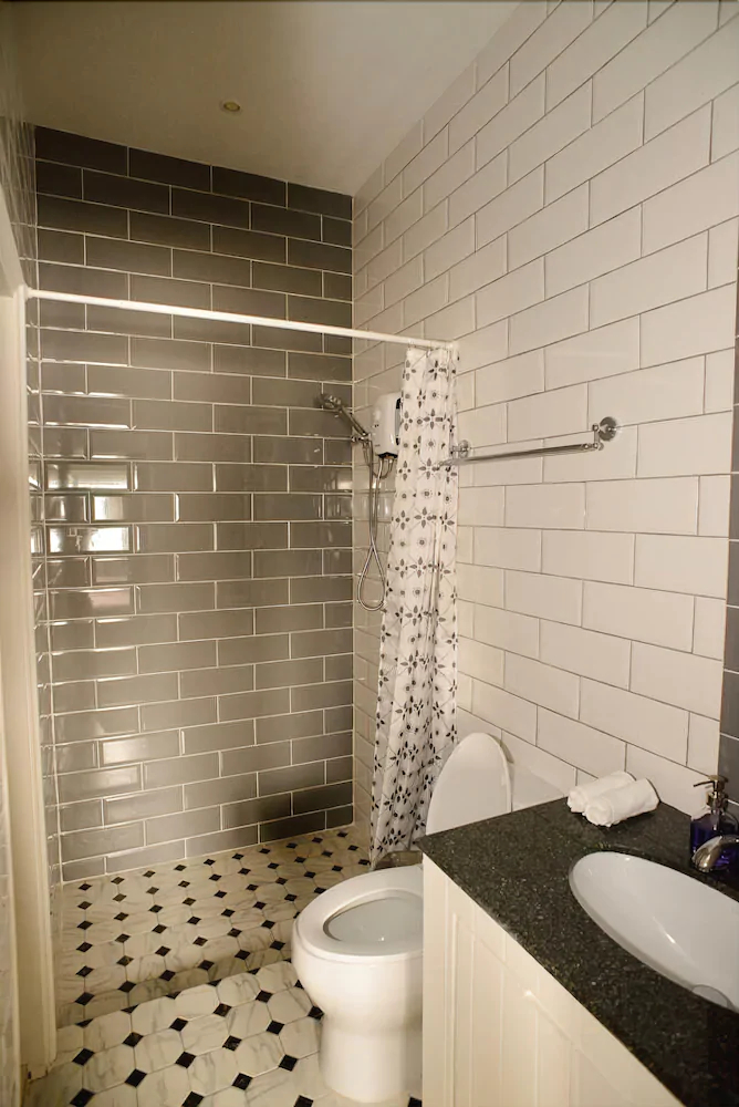 196 OldTown Chic Hostel