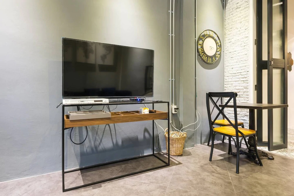 196 OldTown Chic Hostel