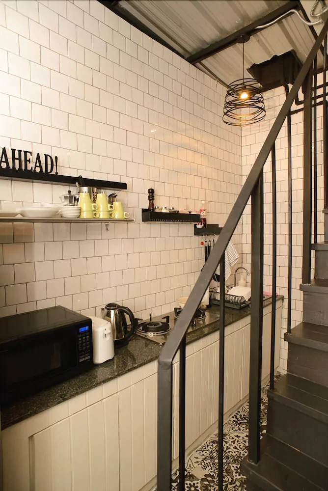 196 OldTown Chic Hostel