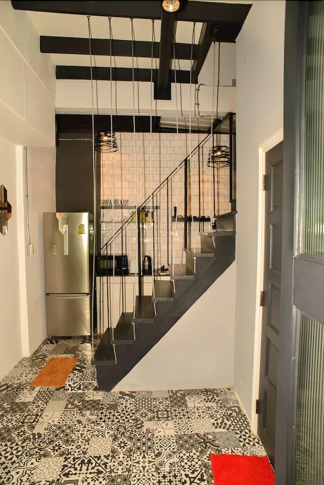 196 OldTown Chic Hostel