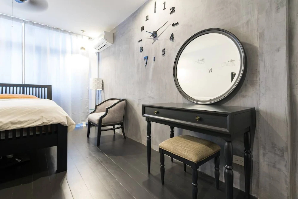 196 OldTown Chic Hostel
