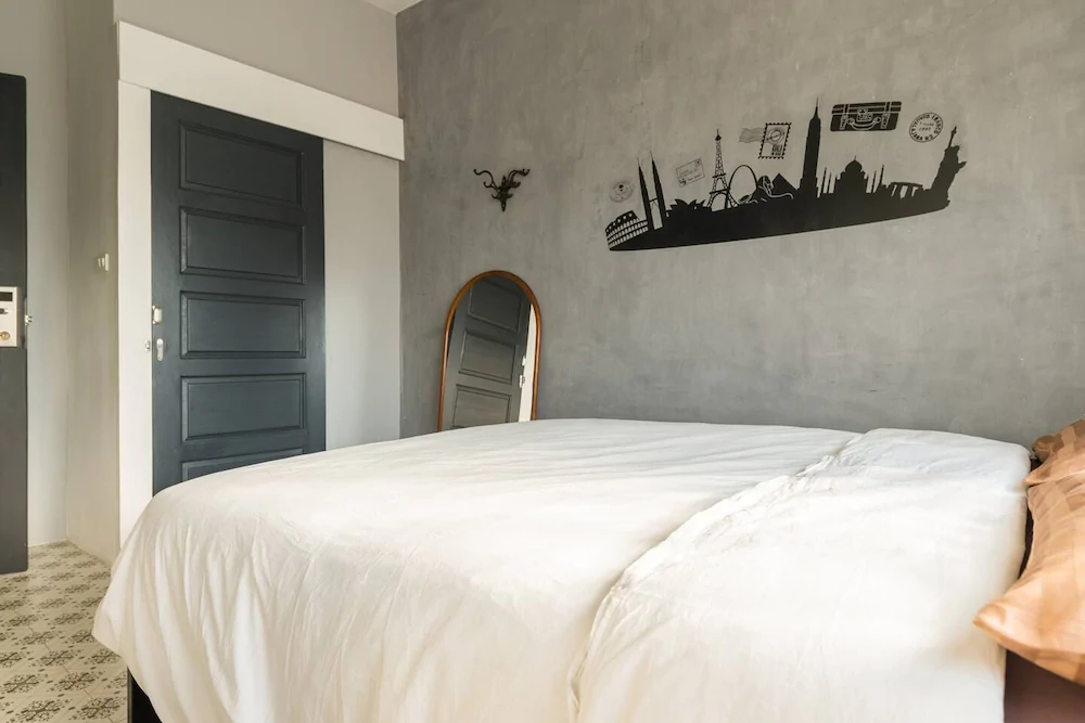 196 OldTown Chic Hostel