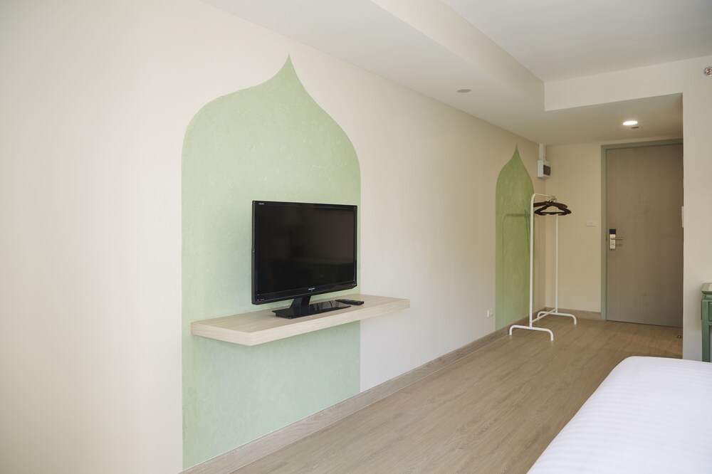 56 Surawong Hotel