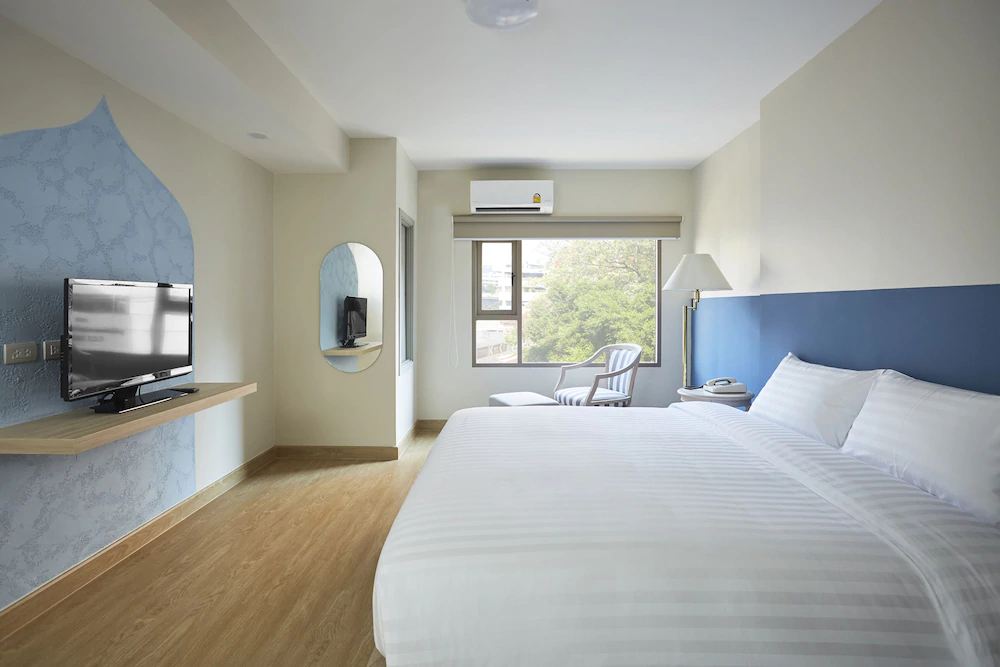 56 Surawong Hotel