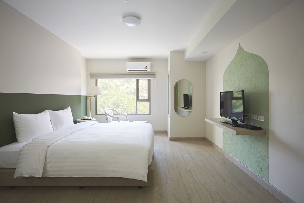 56 Surawong Hotel
