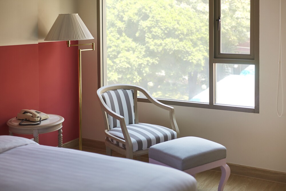 56 Surawong Hotel