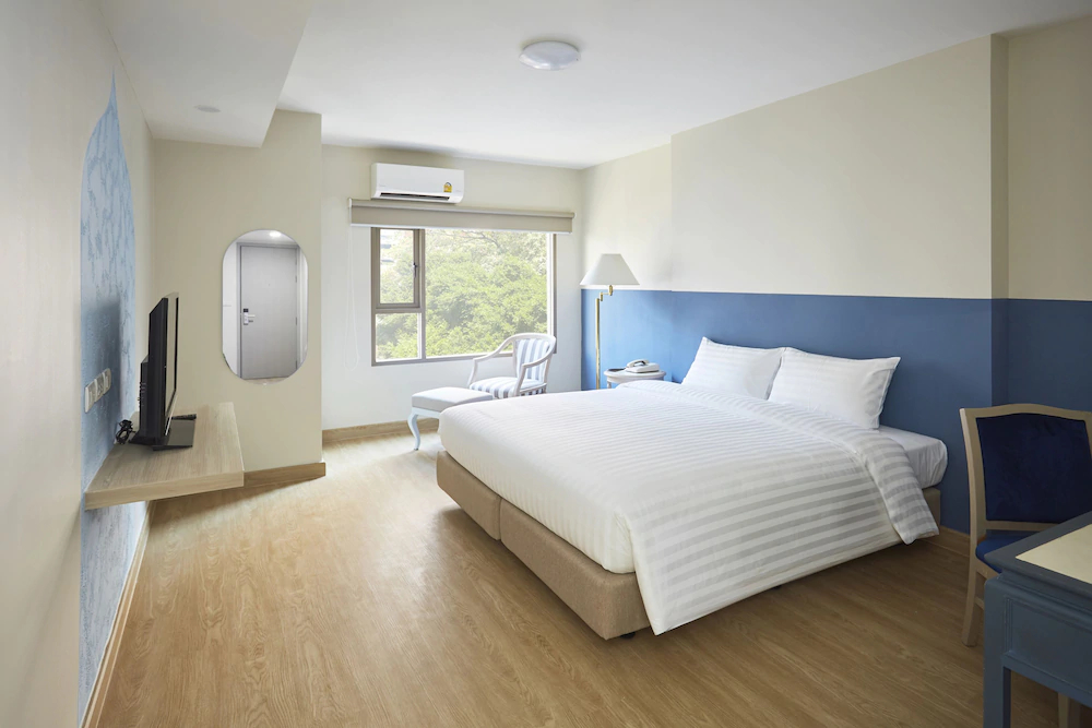 56 Surawong Hotel
