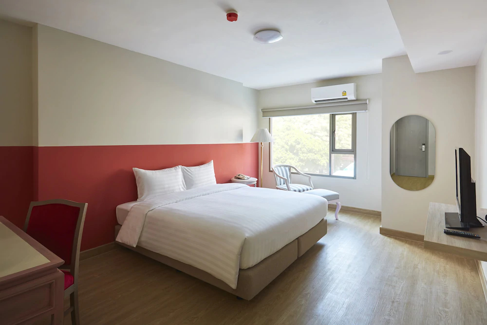 56 Surawong Hotel