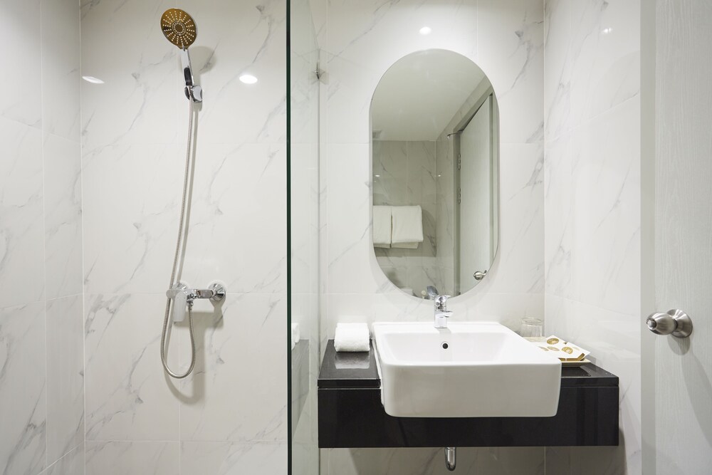 56 Surawong Hotel