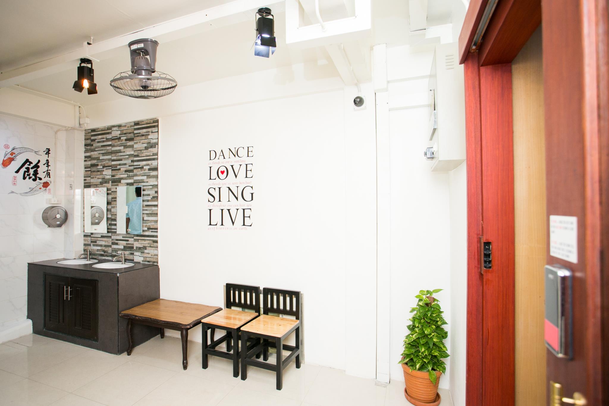 AlphaBed Hostel