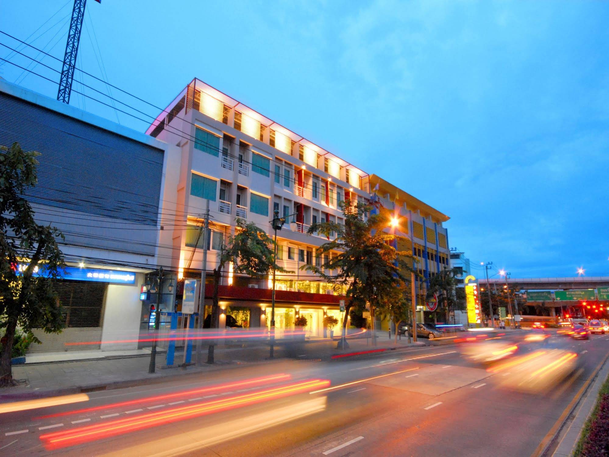 Bangkok Loft Inn