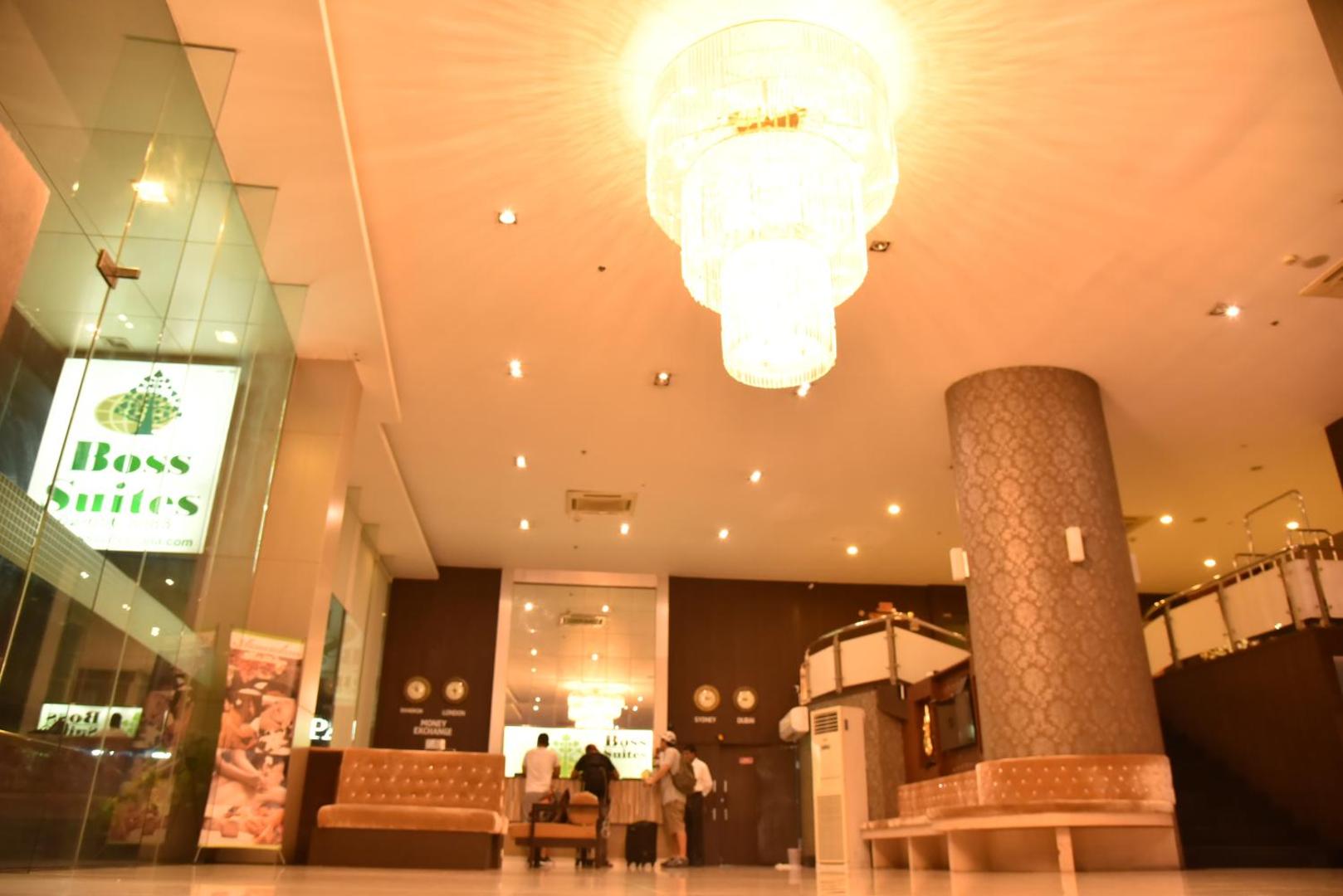 Boss Suites Nana Hotel