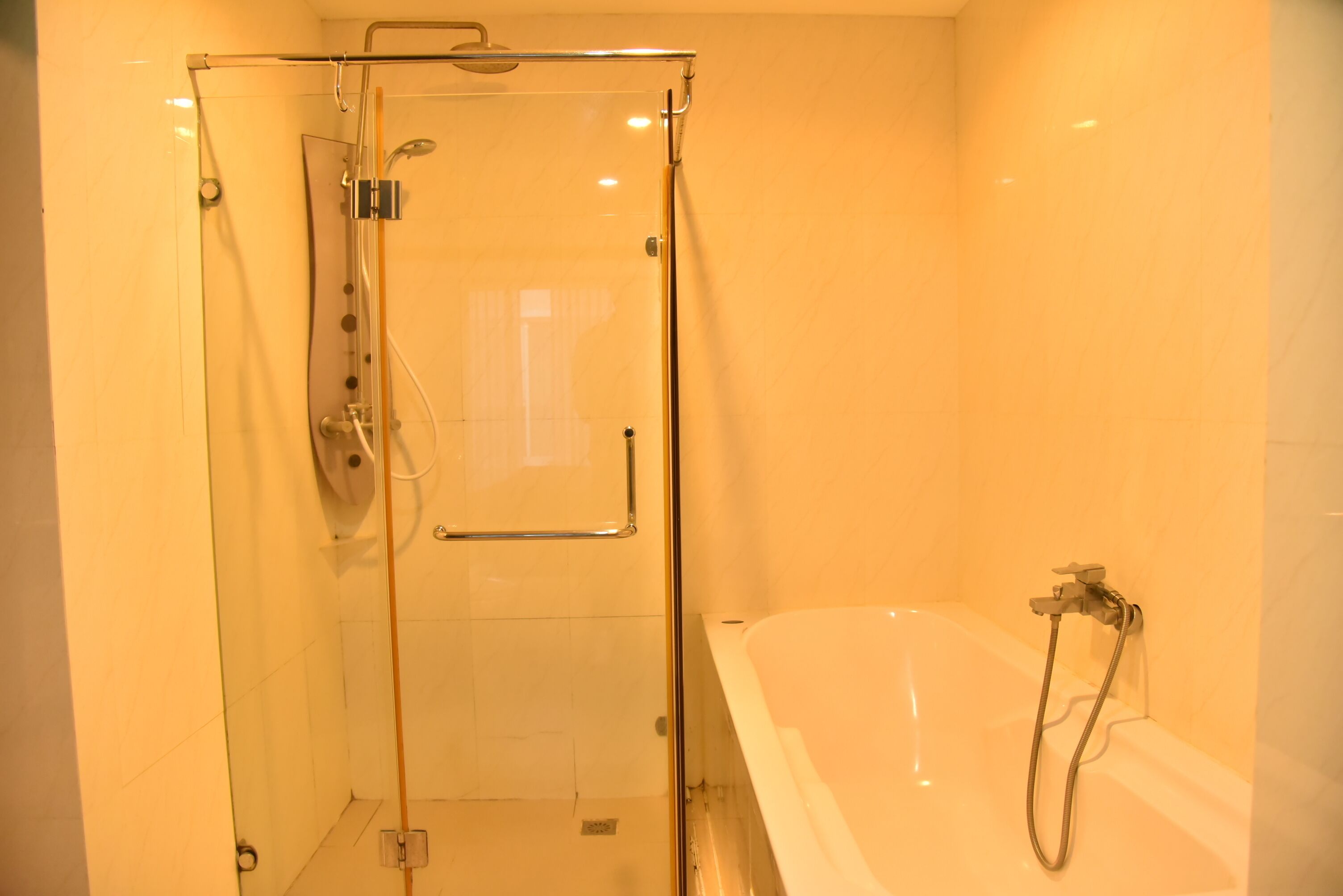 Boss Suites Nana Hotel