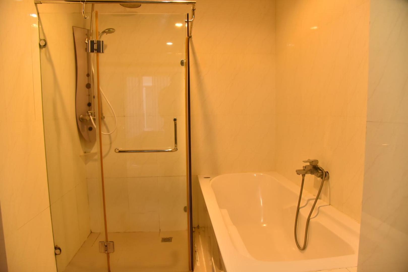 Boss Suites Nana Hotel