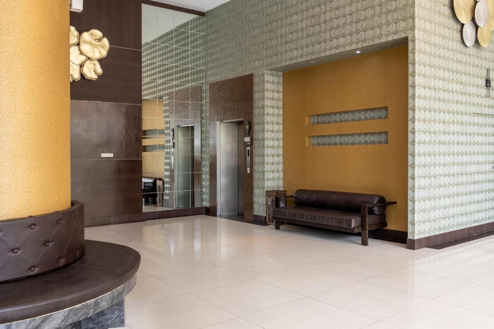 Boss Suites Nana Hotel