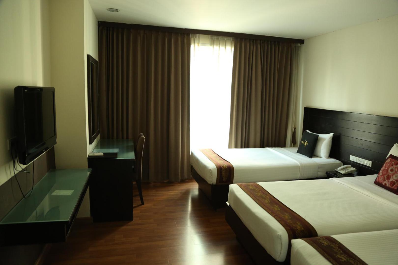 Boss Suites Nana Hotel