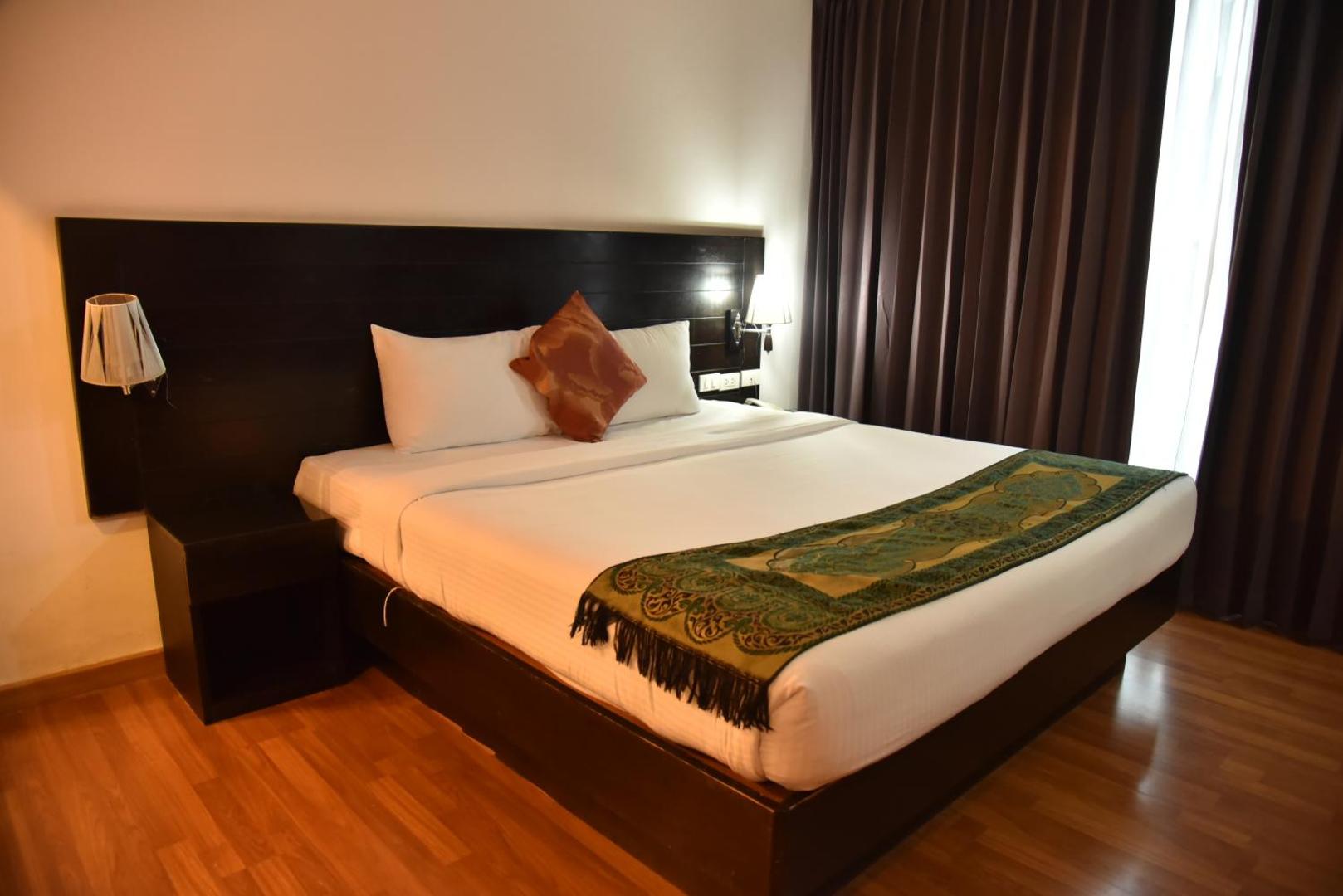 Boss Suites Nana Hotel