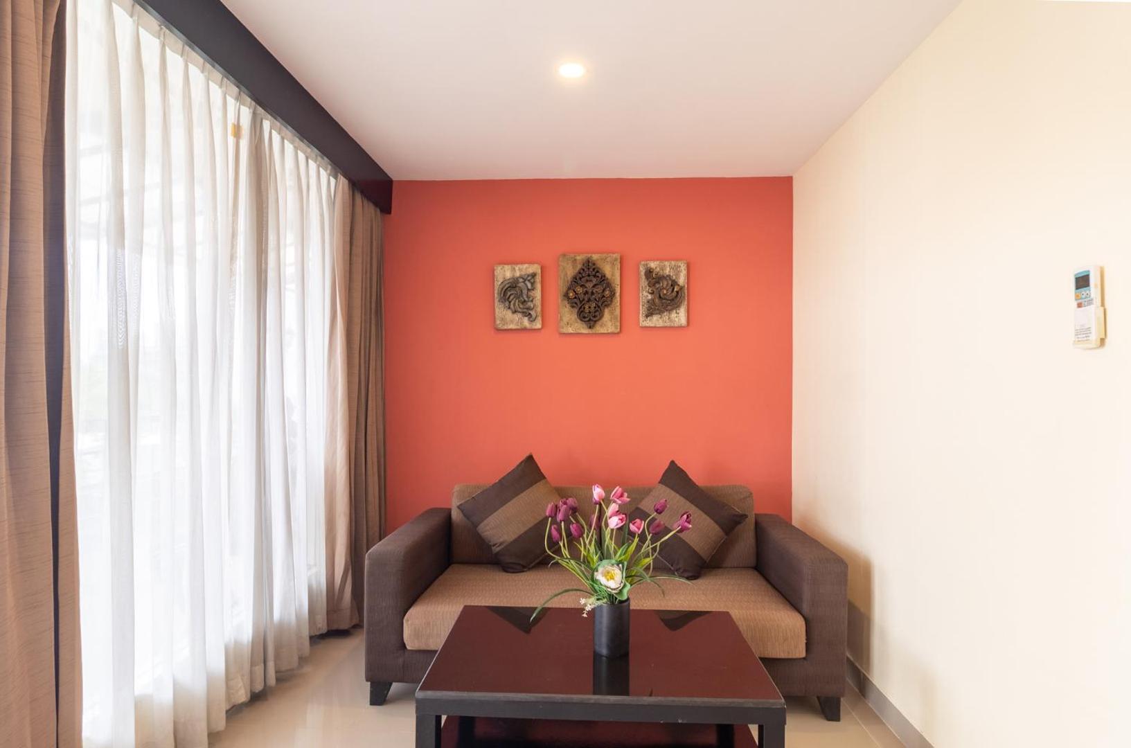 Boss Suites Nana Hotel