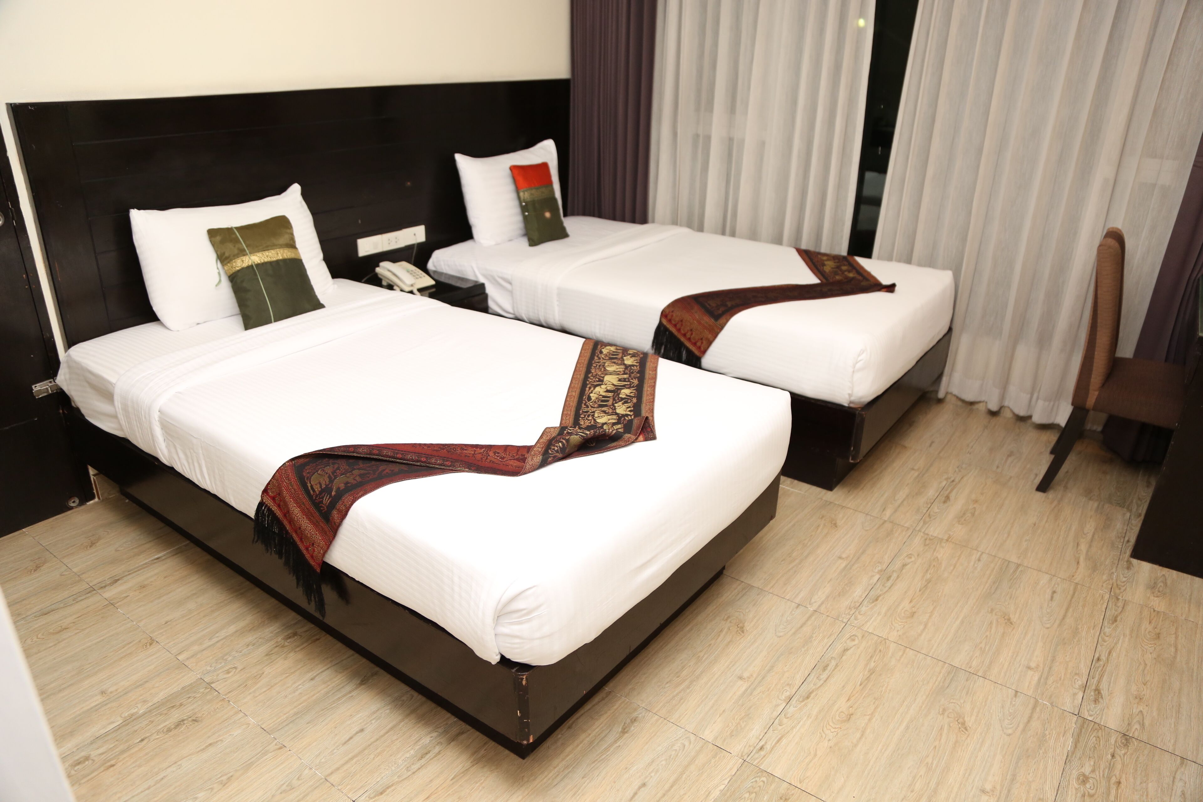 Boss Suites Nana Hotel