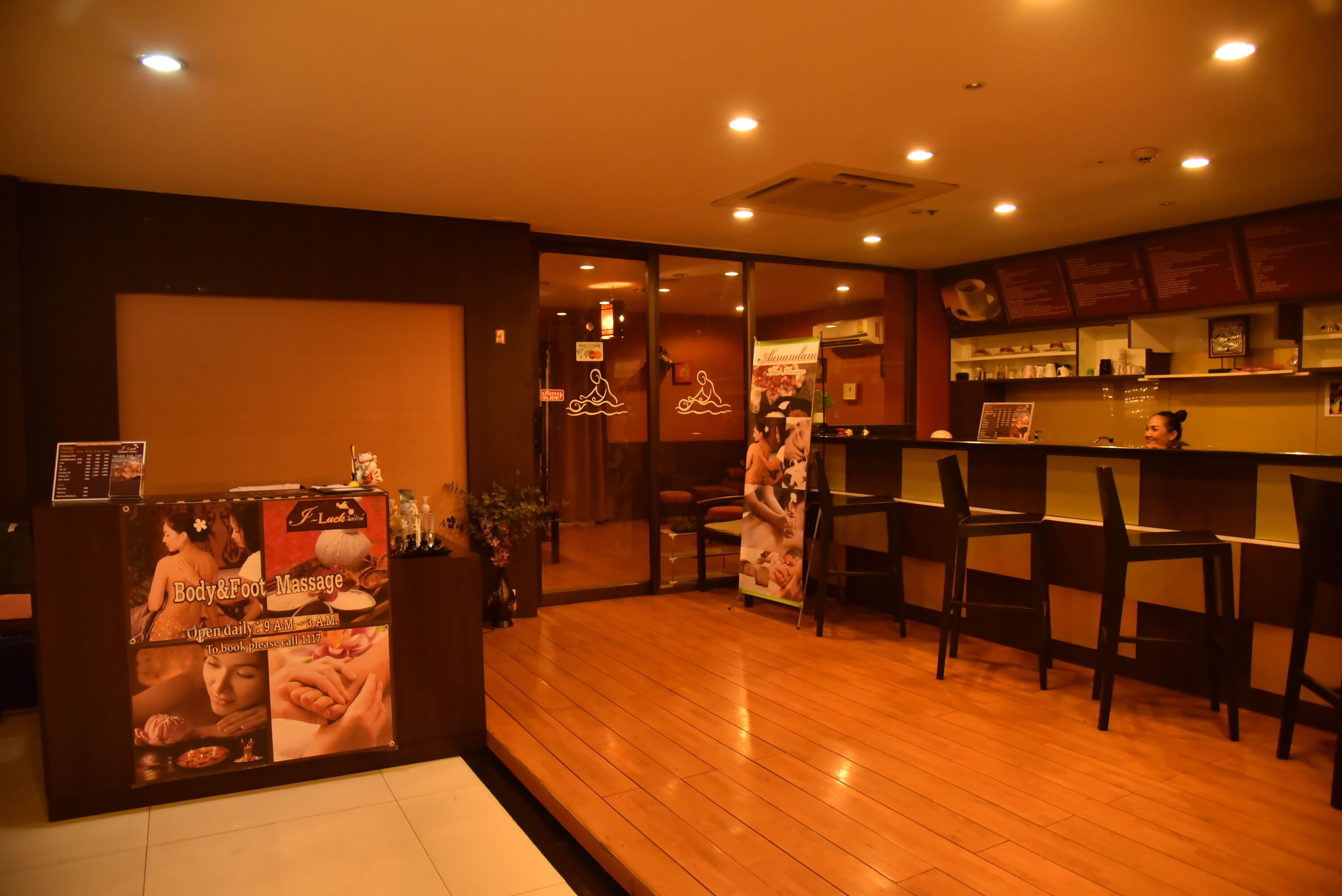 Boss Suites Nana Hotel