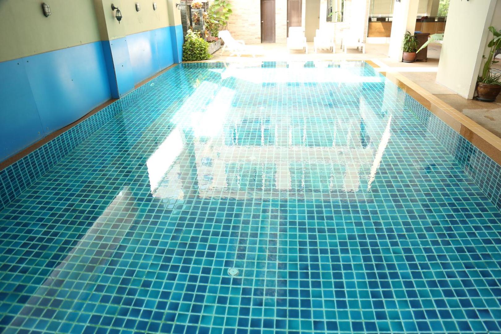 Boss Suites Nana Hotel