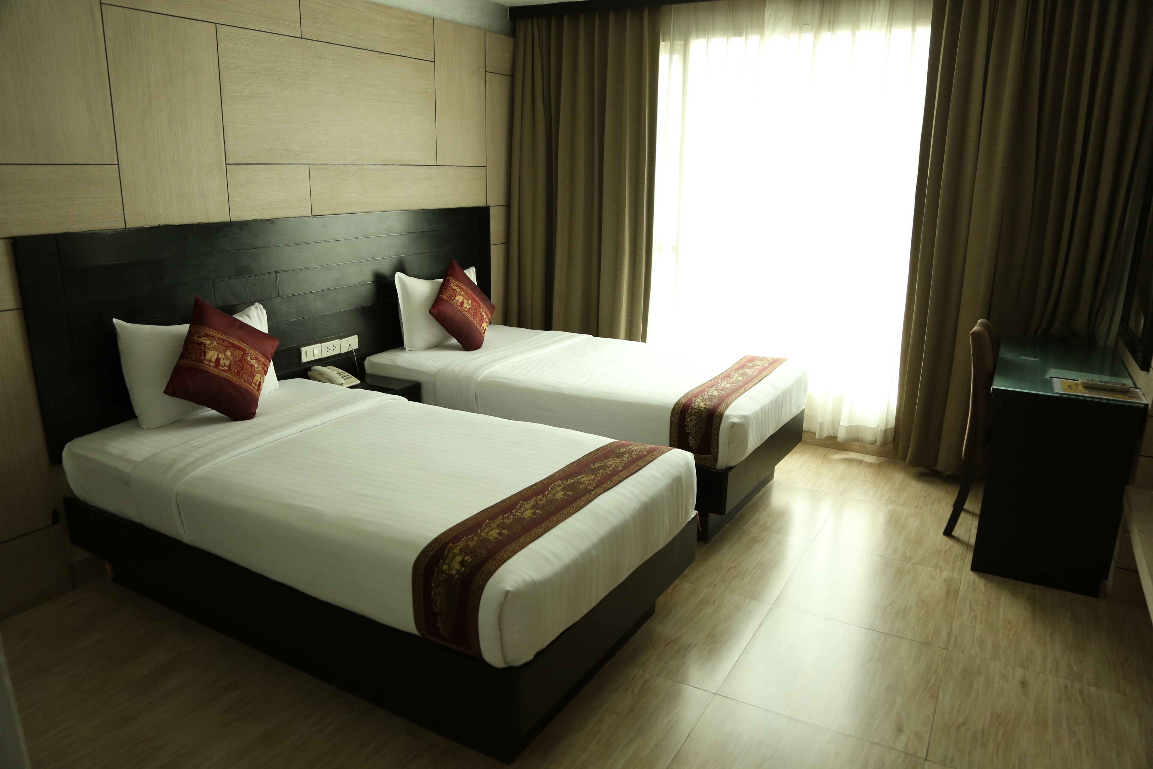 Boss Suites Nana Hotel