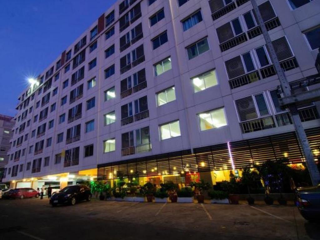 Centric Place Hotel