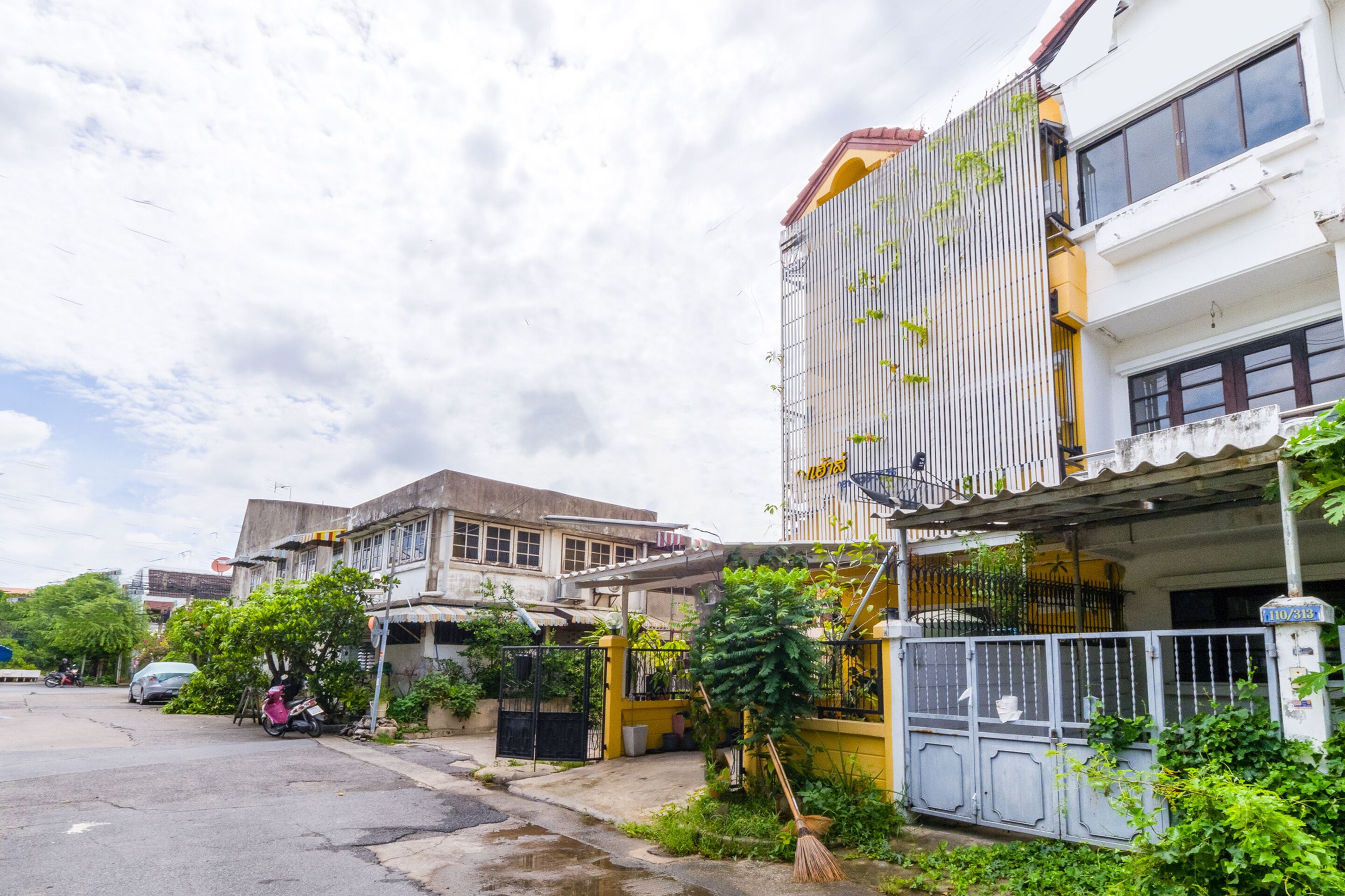 Chom's House at Sapanmai by Oyo Rooms