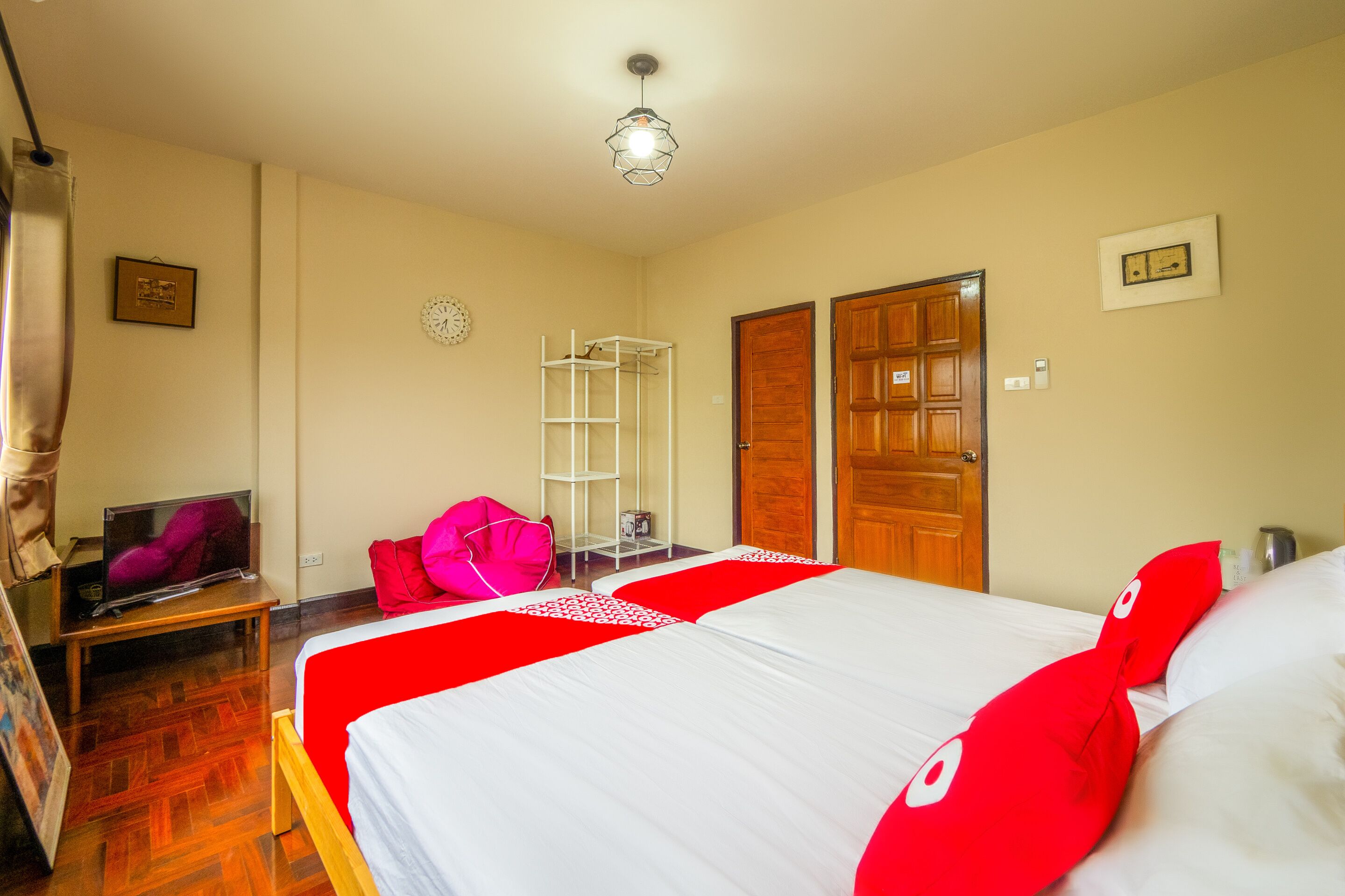 Chom's House at Sapanmai by Oyo Rooms