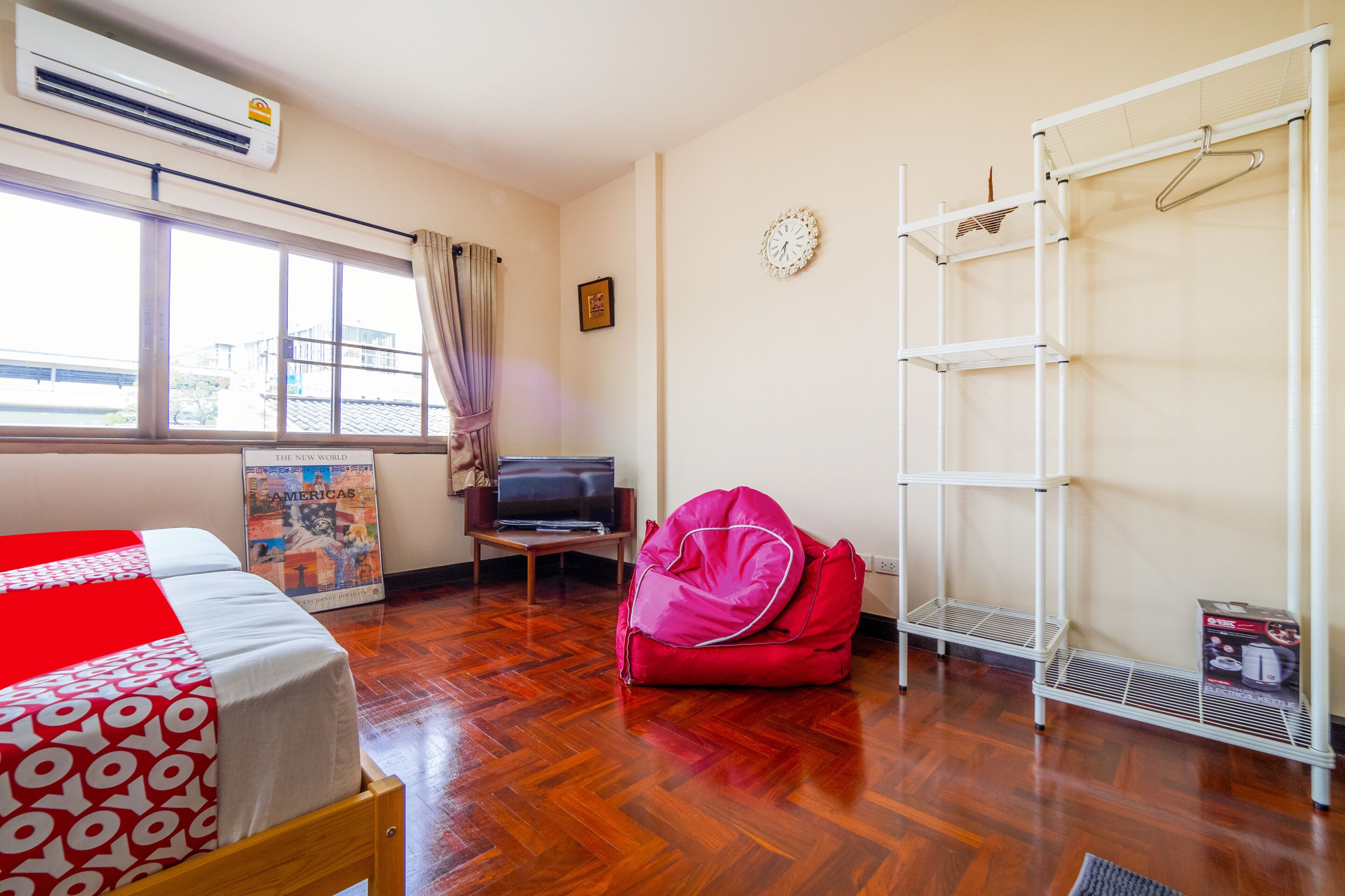 Chom's House at Sapanmai by Oyo Rooms