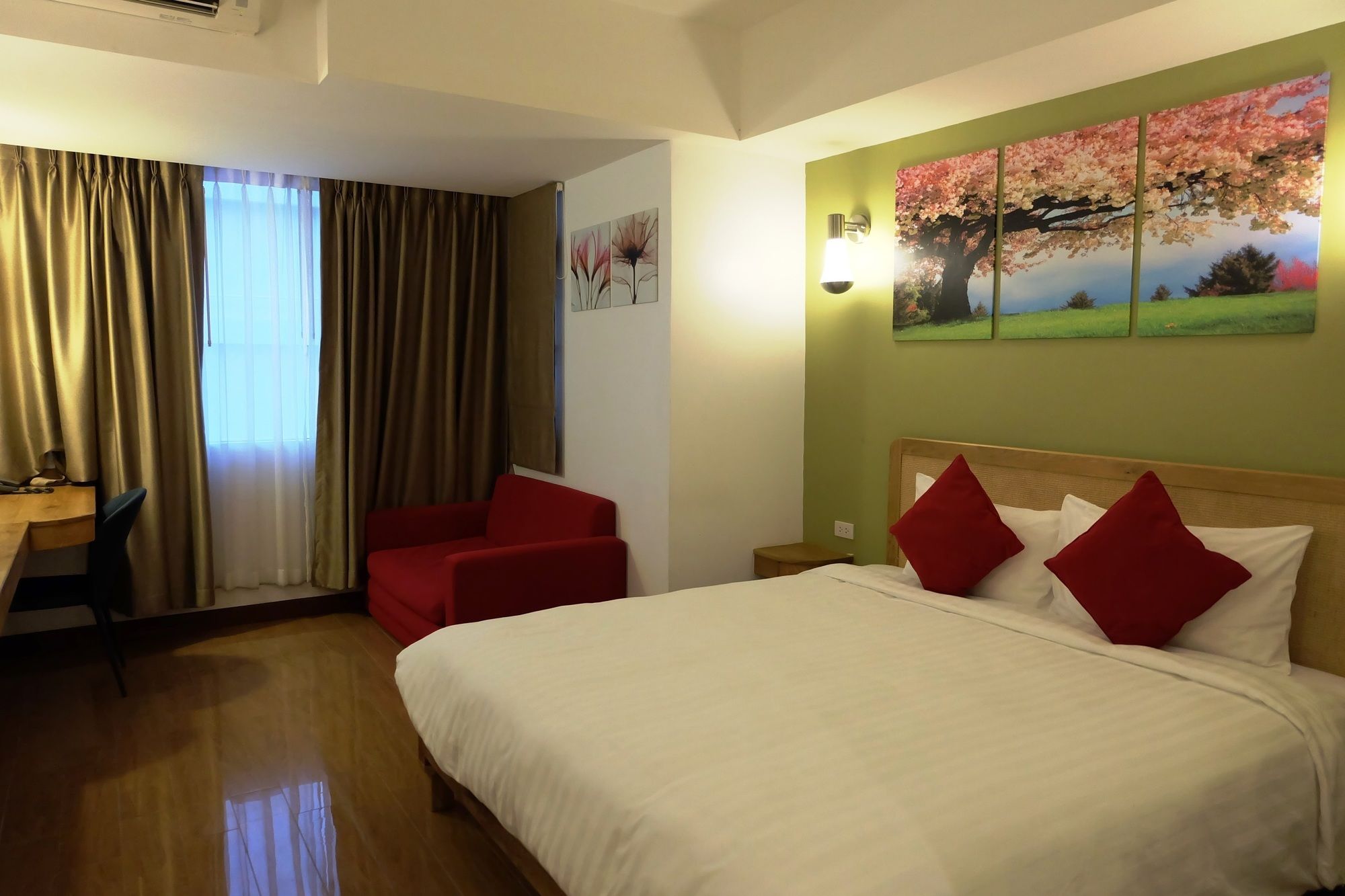 Cozy @ 9 Hotel & Kitchen