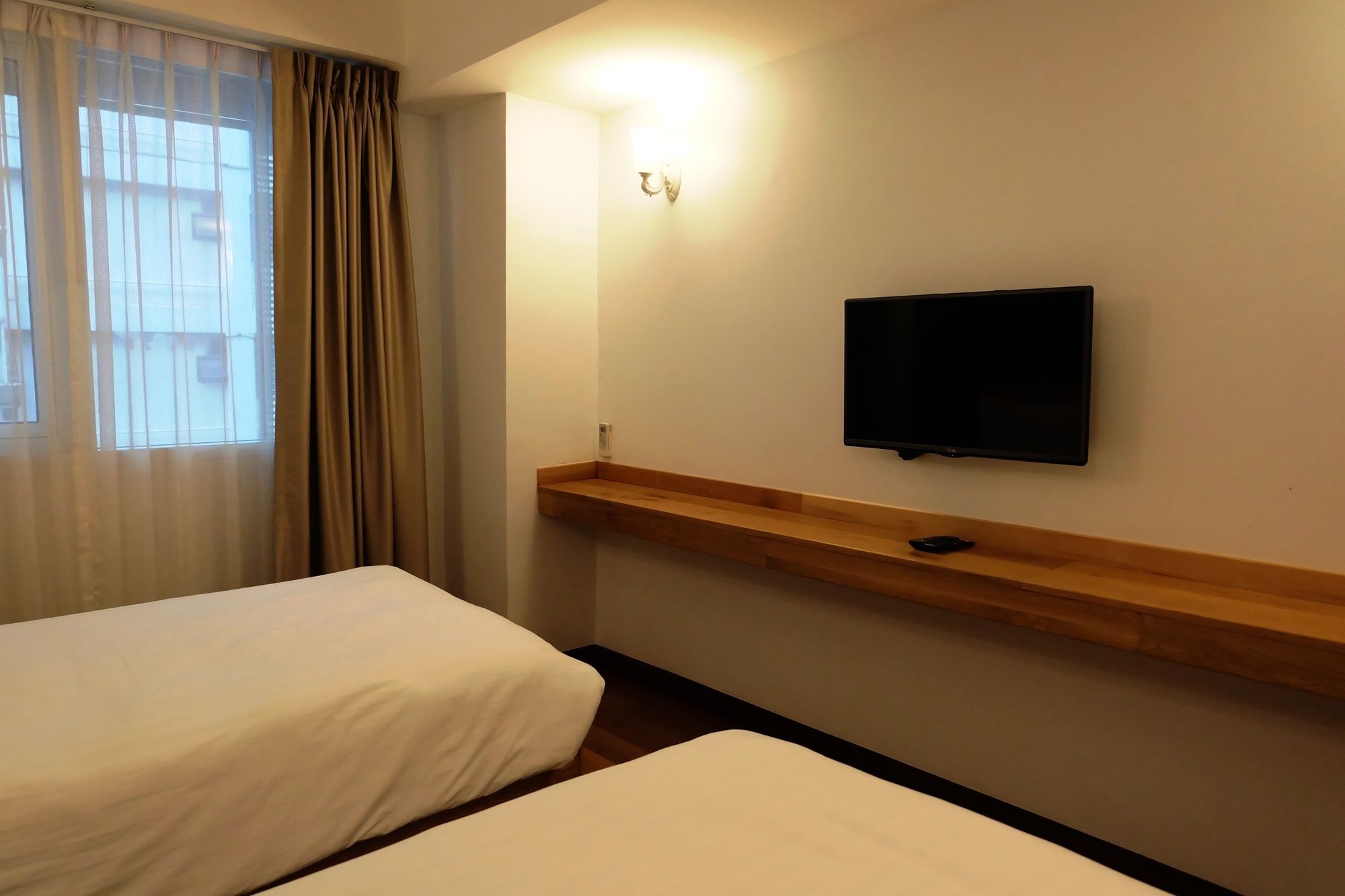 Cozy @ 9 Hotel & Kitchen