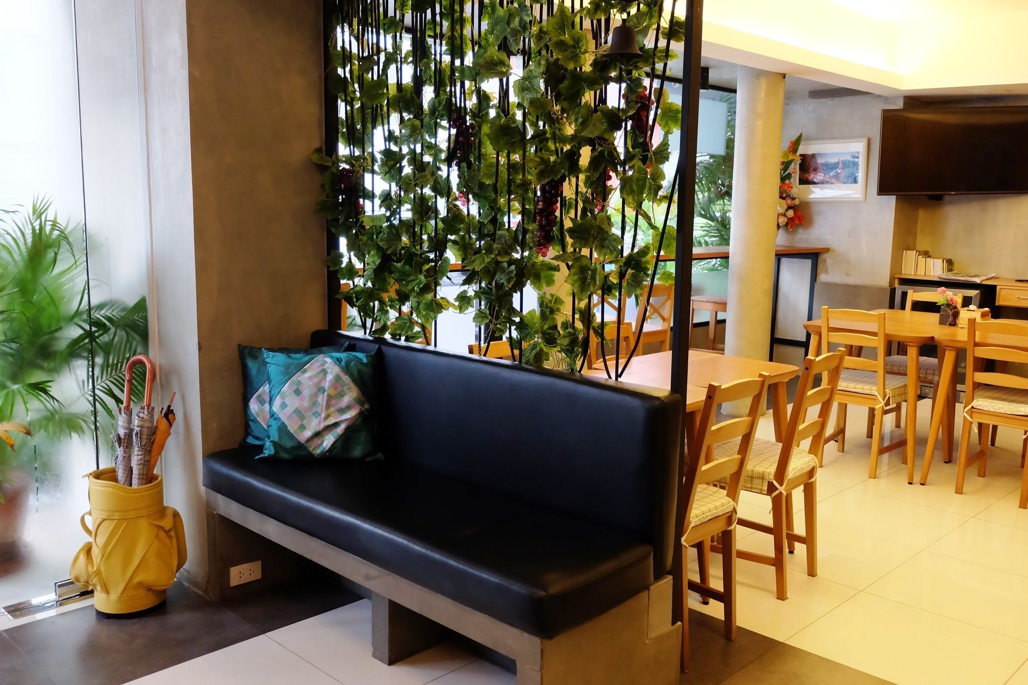 Cozy @ 9 Hotel & Kitchen