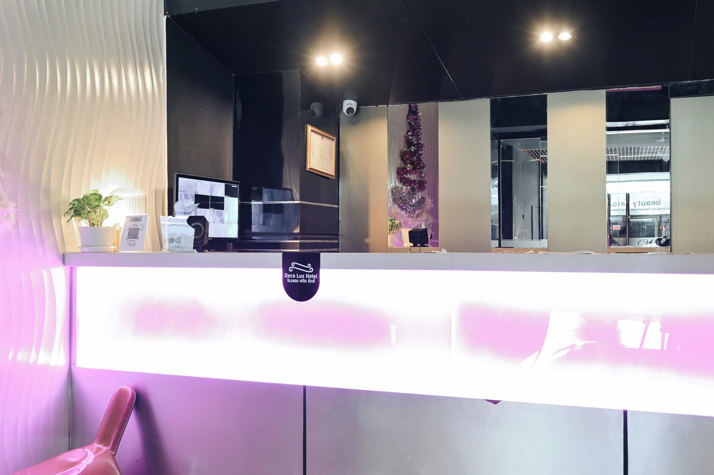 Deco Lux Hotel