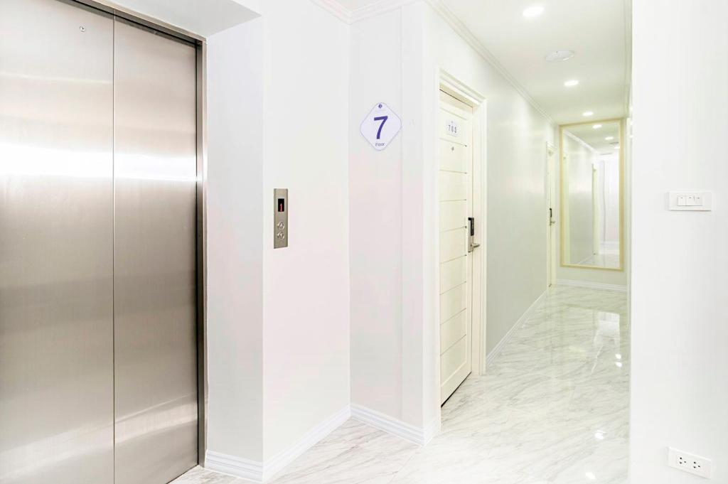 De Lavender Bangkok Hotel
