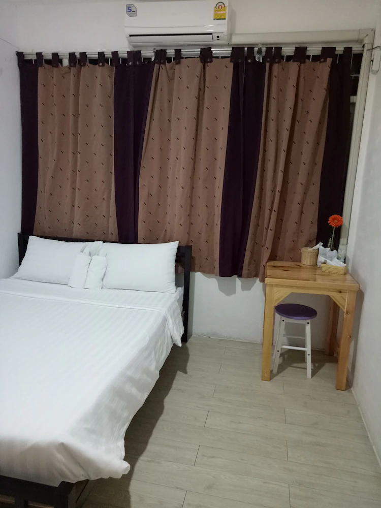 D House Hostel
